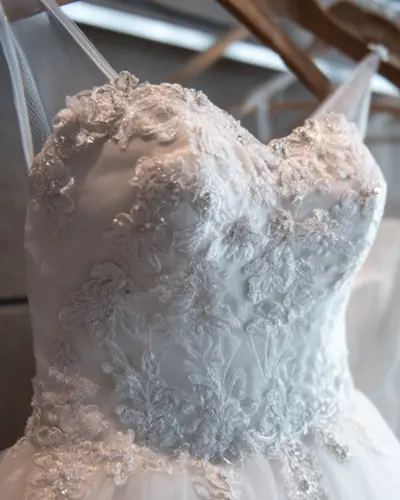 بهترین خشکشویی لباس عروس چگونه باید باشد؟