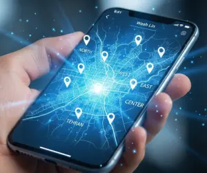 دستی در حال نگه داشتن گوشی با اپلیکیشن واش‌لین که نقشه تهران با پین‌های متعدد را نشان می‌دهد، نماد خدمات لباسشویی تهران در سراسر شهر.