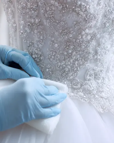 سفید شویی لباس عروس در واش لین