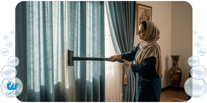 یک خانم ایرانی با حجاب در حال جاروبرقی کشیدن پرده، به عنوان اولین قدم در شستشوی پرده در منزل.