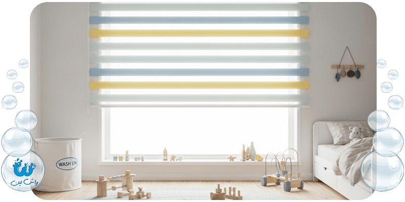 یک پرده زبرا با رنگ شاد در اتاق کودک، که نور را به آرامی کنترل می‌کند.