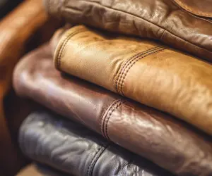 نکات شستشوی لباس‌های چرم بدون آسیب دیدن