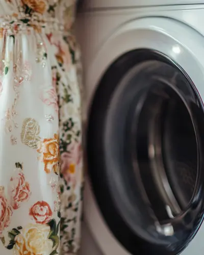 نکات مهم شستشوی لباس‌های مجلسی با پارچه‌های حساس