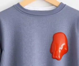 پاک کردن لکه سس از روی لباس