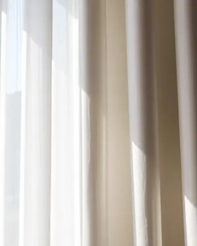 چرا باید پردهها را سالانه به صورت تخصصی شست؟ چرا باید پردهها را سالانه به صورت تخصصی شست؟