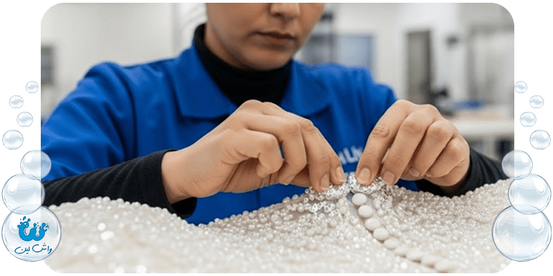 محافظت از سنگ‌دوزی و تزیینات لباس عروس و مجلسی در خشکشویی واش لین با تکنیک‌های تخصصی.