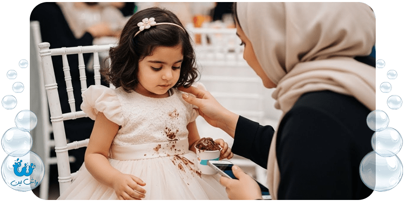خشکشویی لباس کودک و نوزاد؛ پاک کردن لکه شکلات و بستنی از روی لباس‌های پف‌دار مهمانی.