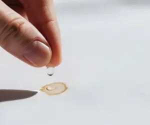 لکه بر قوی لباس و از بین بردن لکه قهوه از روی پیراهن سفید (واش لین)