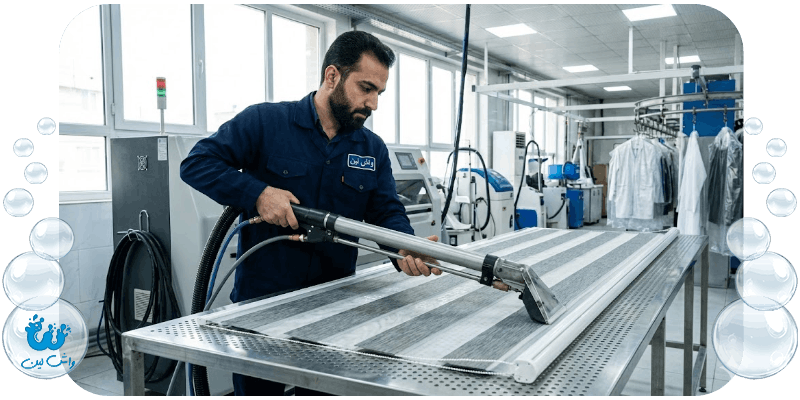 شستشوی مکانیزه پرده زبرا روی میز وکیوم در کارگاه اختصاصی خشکشویی واش لین